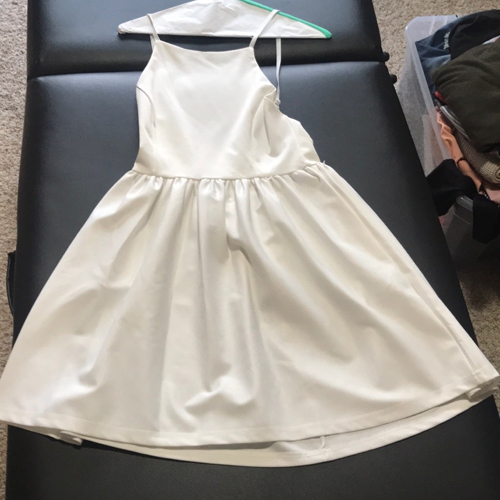 Short white dress